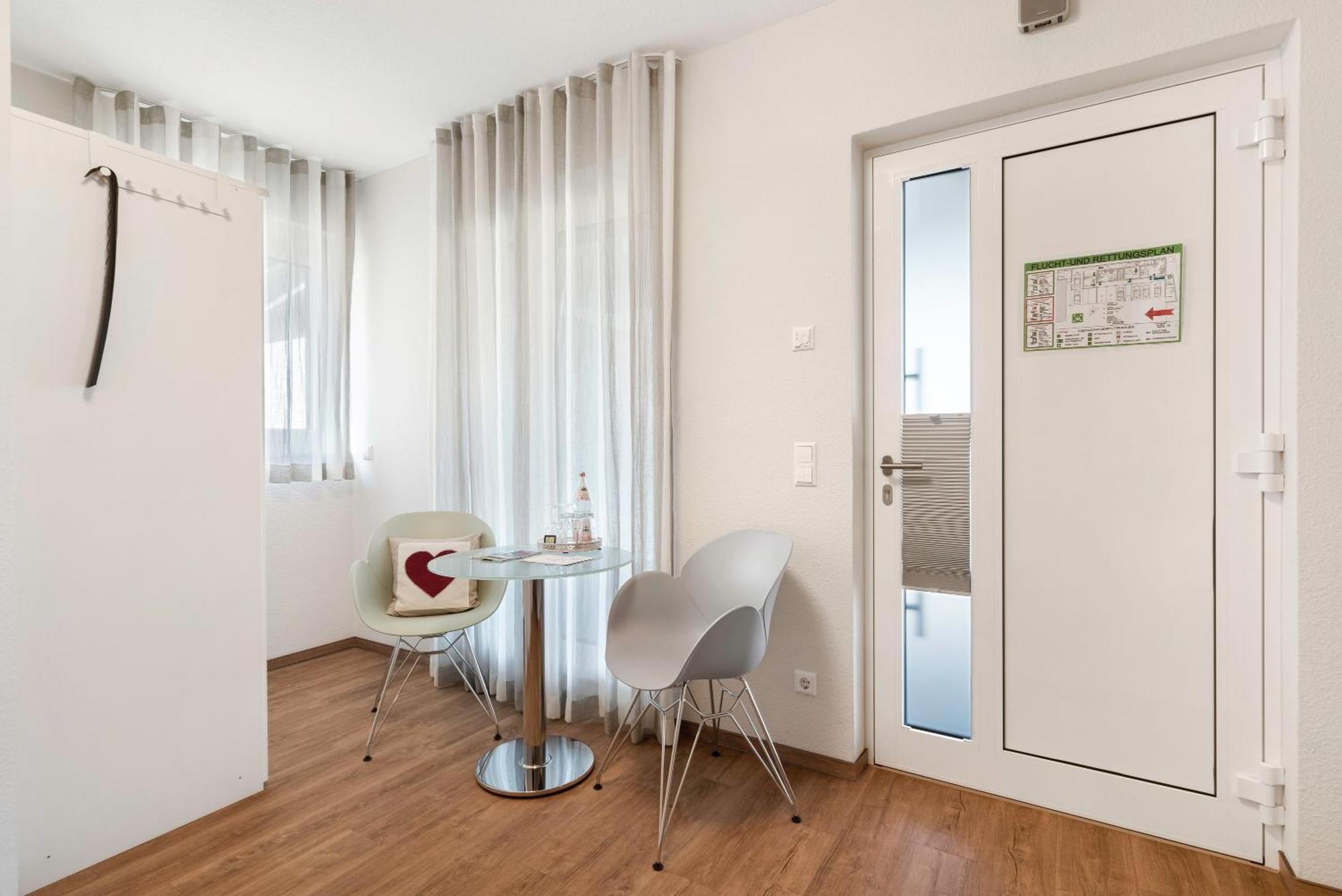 Gaestehaus Heimelig Herbolzheim Bagian luar foto